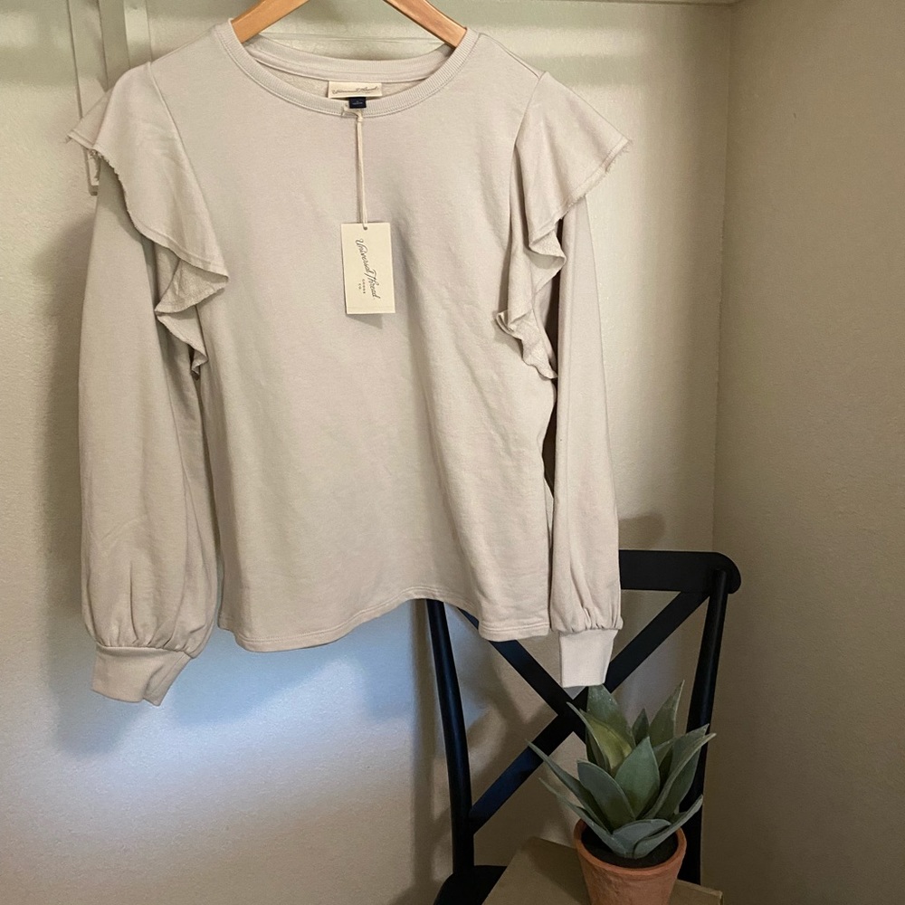 NWT Universal Thread Ruffle Sleeve Sweatshirt - Small